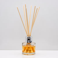 Fill your home with the magical aromas of all things cosy. Fresh crisp orange combined with traditional spicy nuances of cinnamon Luxury long lasting Cinnamon Orange reed diffuser with natural wooden sticks in a 100ml clear glass bottle with silver top.