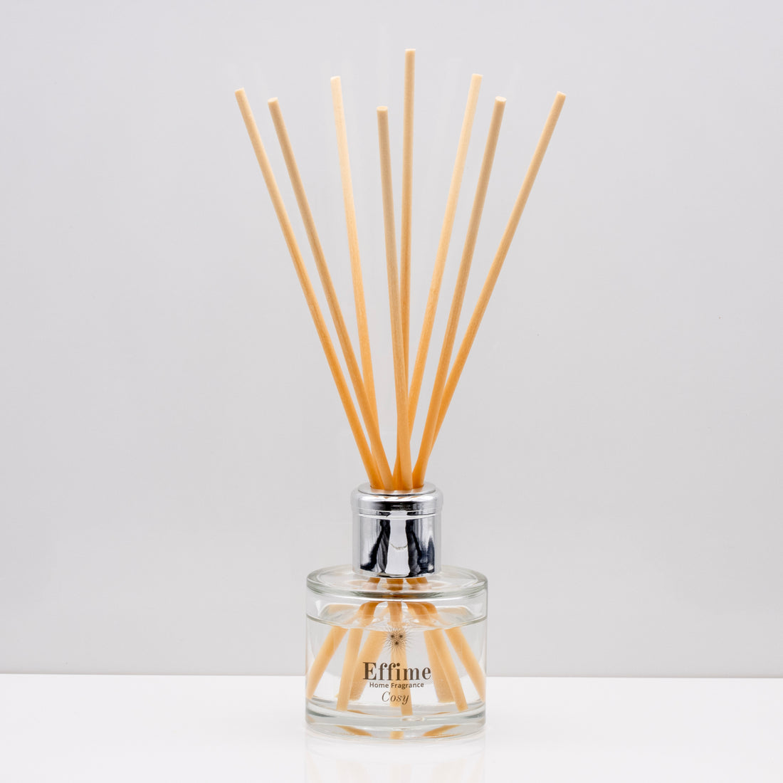 Sweet cinnamon, fresh orange, and woody clove lending itself to spicy and yet citrus aroma Luxury long lasting cosy reed diffuser with natural wooden sticks in a 100ml clear glass bottle with silver top.