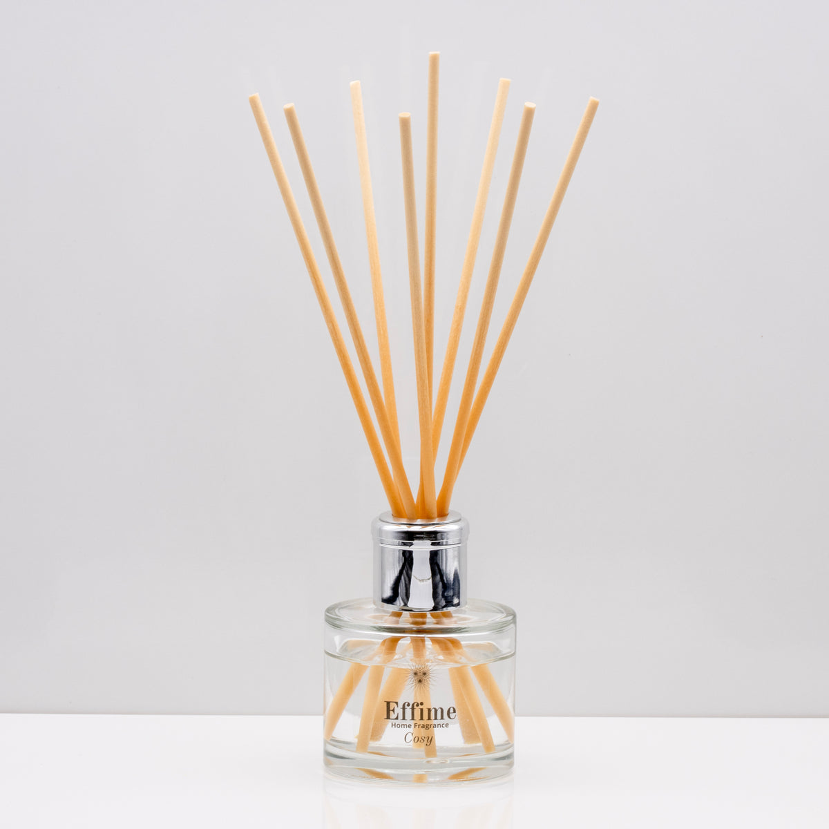 Sweet cinnamon, fresh orange, and woody clove lending itself to spicy and yet citrus aroma Luxury long lasting cosy reed diffuser with natural wooden sticks in a 100ml clear glass bottle with silver top.
