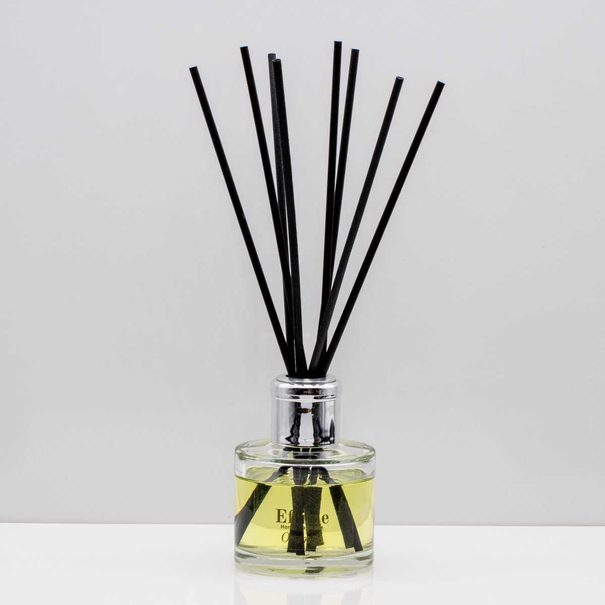 A delightful blend of sweet orange, mandarin and zesty lemon with subtle notes of bergamot Luxury long lasting Orange reed diffuser with natural black sticks in a 100ml clear glass bottle with silver top.