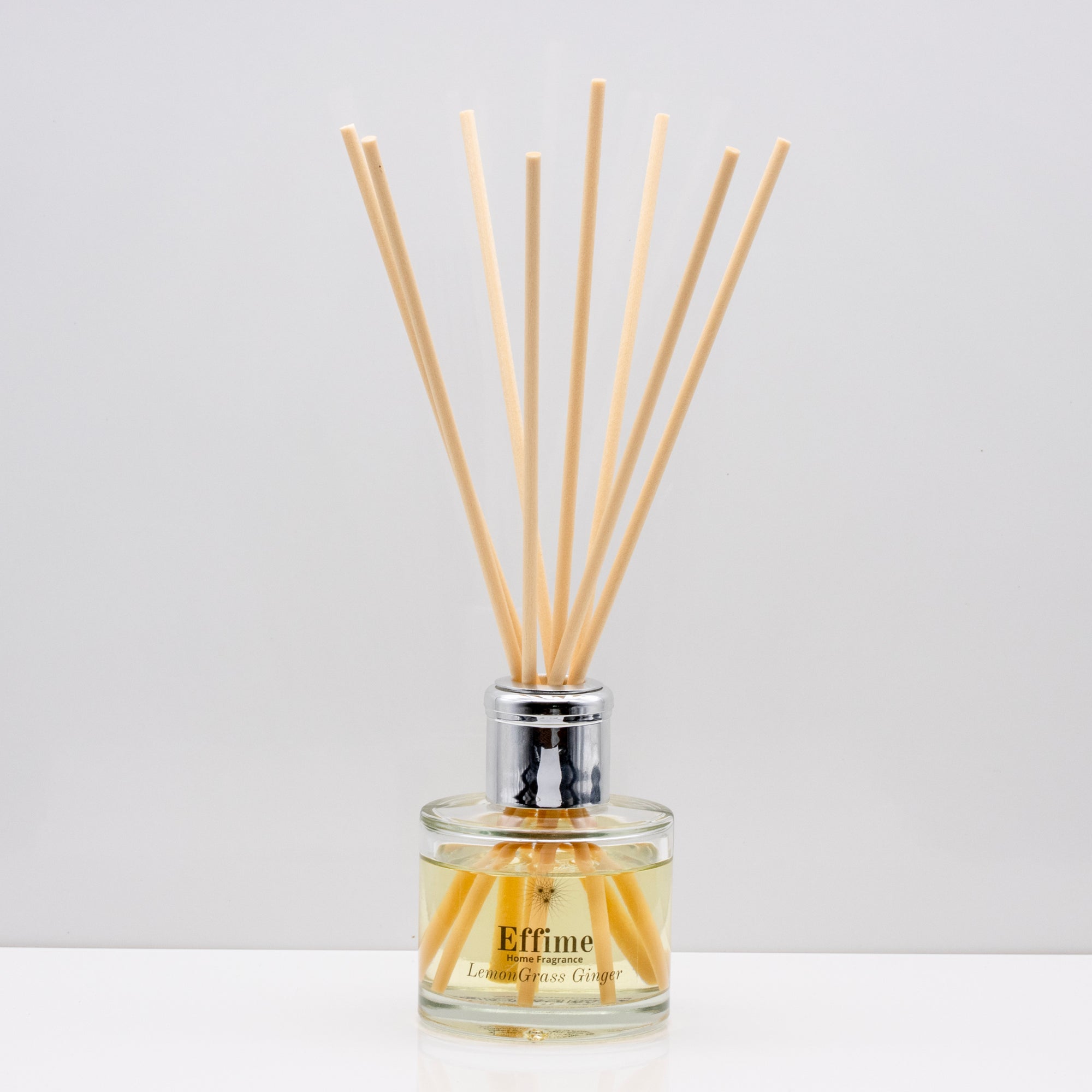 Citrus notes and warm freshly sliced ginger Luxury long lasting Lemongrass Ginger reed diffuser with natural wooden sticks in a 100ml clear glass bottle with silver top