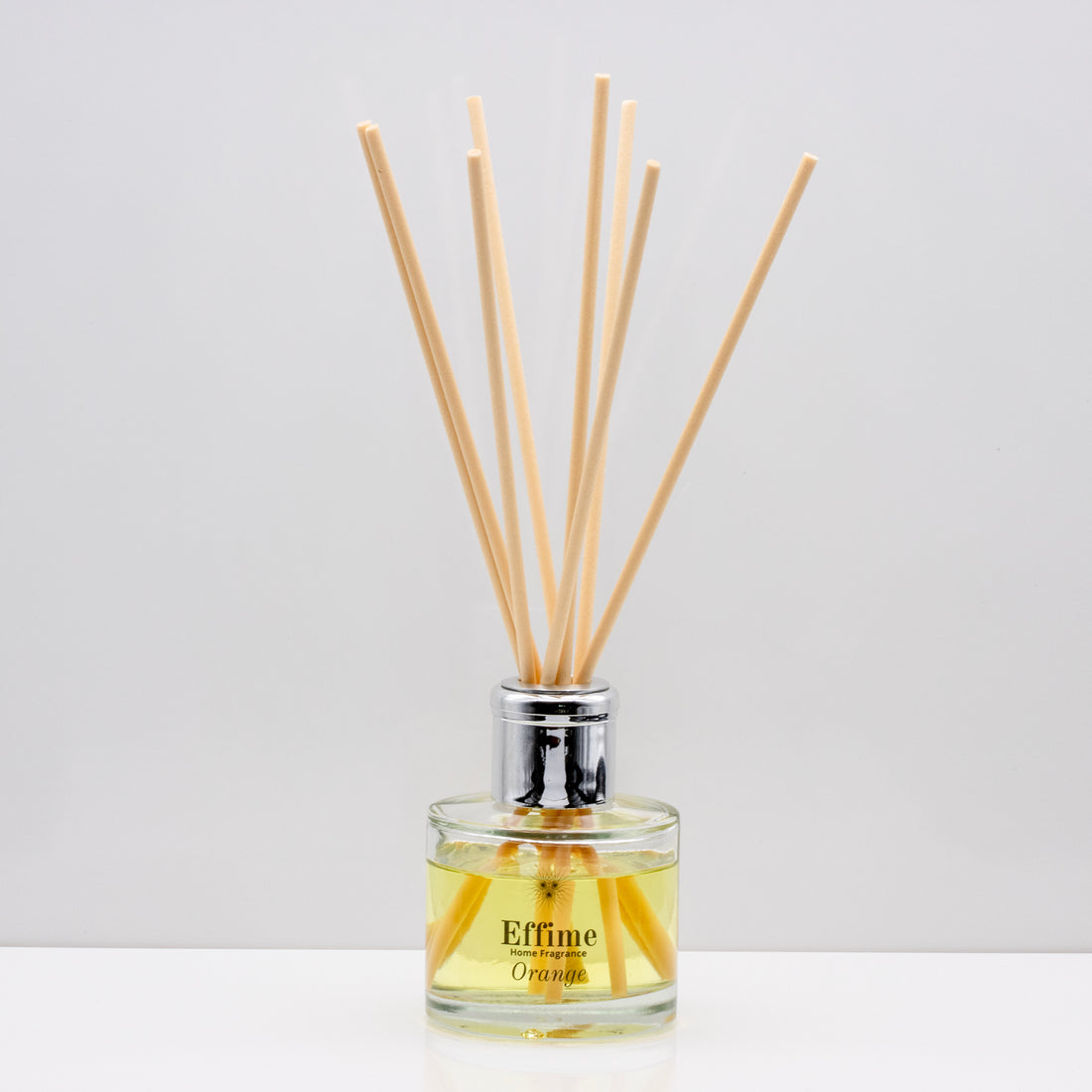 A delightful blend of sweet orange, mandarin and zesty lemon with subtle notes of bergamot Luxury long lasting Orange reed diffuser with natural wooden sticks in a 100ml clear glass bottle with silver top.