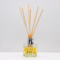 Perfect for slow evenings and quiet moments of reflection Luxury long lasting Tonka Tobacco reed diffuser with natural wooden sticks in a 100ml
clear glass bottle with silver top.